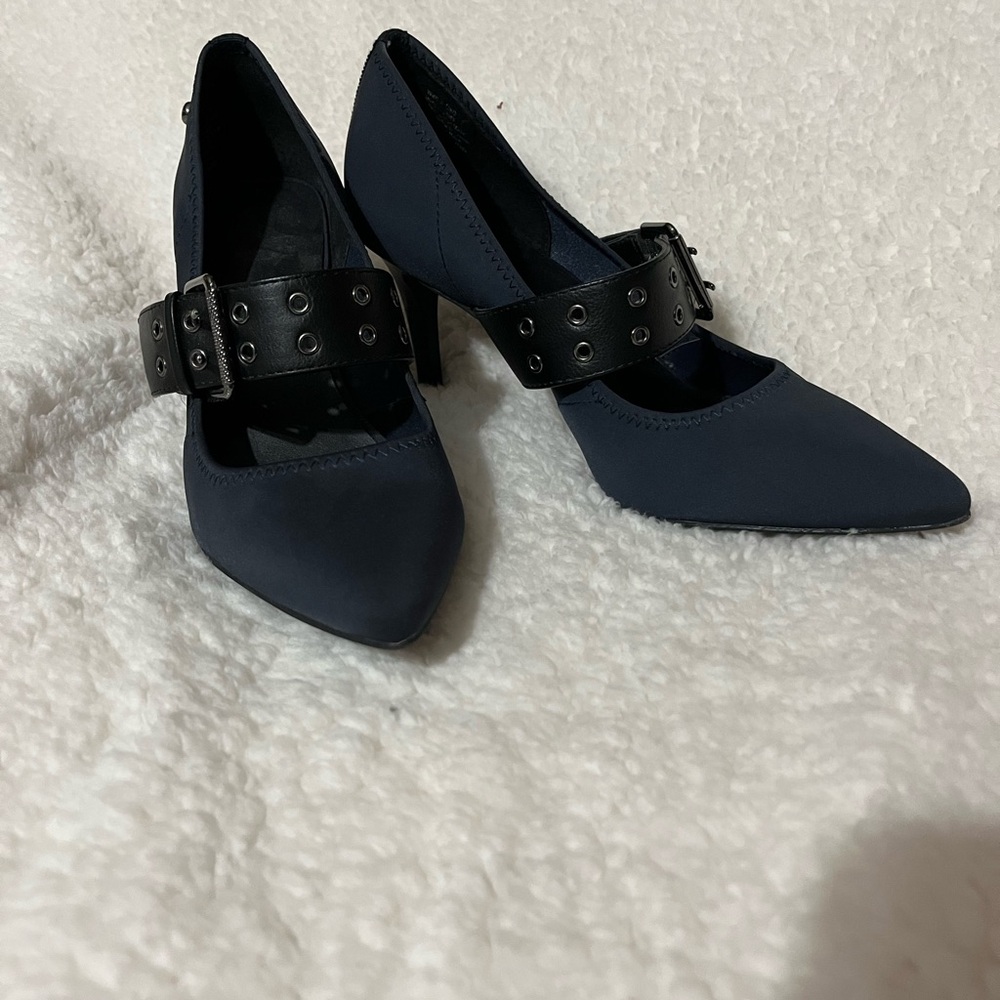 Simply Vera Vera Wang Navy Pointed Mary Jane Heels with Black Studded Strap